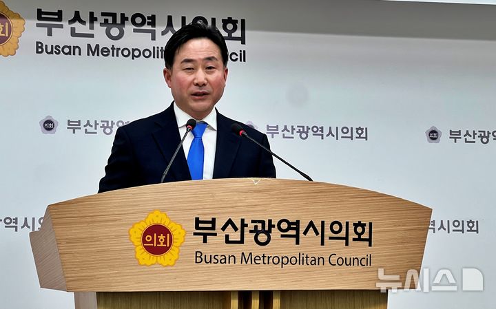 [부산=뉴시스] 원동화 기자 = 더불어민주당 김부민 전 부산시의원이 9일 부산시의회 브리핑룸에서 기자회견을 열고 사상구청장에 출마를 선언했다. 2026.02.09. photo@newsis.com 