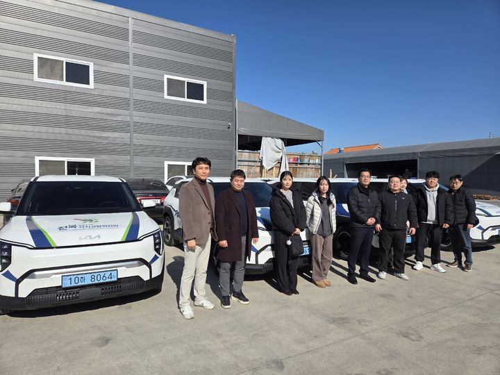 [전주=뉴시스] 전북경찰청은 전북자치경찰위원회와 함께 전국 최초로 학교전담경찰관(SPO) 전용 차량 8대를 배치했다고 9일 밝혔다. (사진=전북경찰청 제공) 2026.02.09. photo@newsis.com *재판매 및 DB 금지