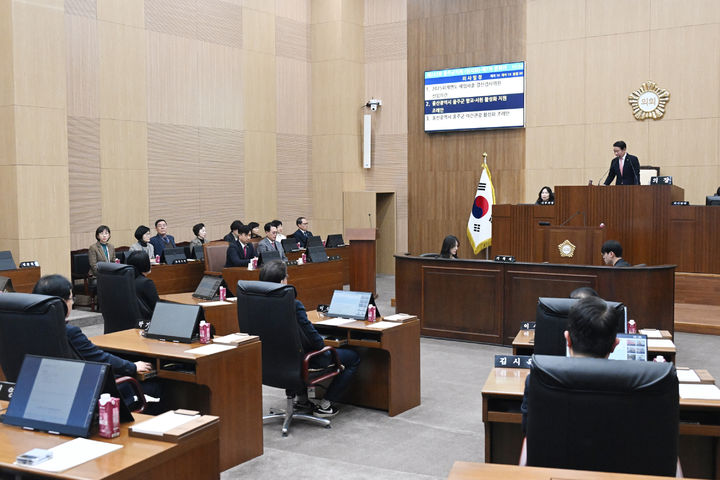 [울산=뉴시스] 울산 울주군의회(의장 최길영)는 9일 의사당 본회의장에서 이순걸 군수를 비롯한 집행부 간부 공무원이 참석한 가운데 제243회 임시회 제7차 본회의를 열고, 12일간의 의사일정을 마무리했다고 밝혔다. (사진= 울주군의회 제공) 2026.02.09.photo@newsis.com *재판매 및 DB 금지