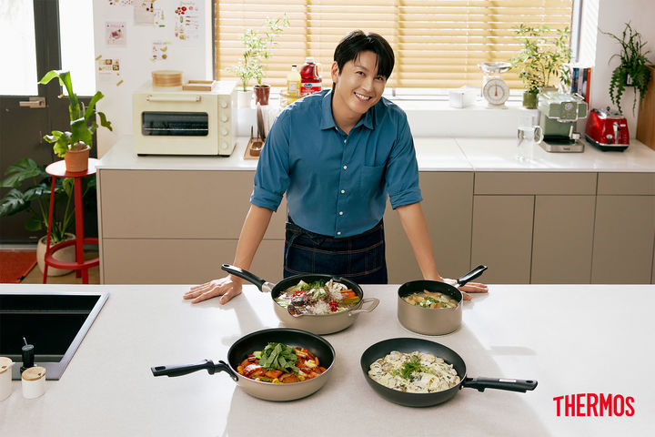 [서울=뉴시스] 써모스의 키친웨어 모델 류수영. (사진=써모스코리아 제공) 2026.02.10. photo@newsis.com *재판매 및 DB 금지