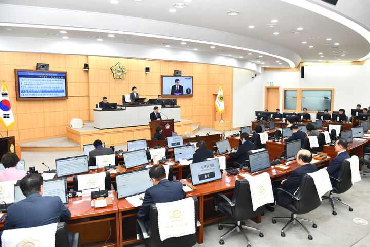 [여수=뉴시스] 9일 전남 여수시의회에서 제253회 임시회 제2차 본회의가 열리고 있다. 2026.02.09. photo@newsis.com *재판매 및 DB 금지