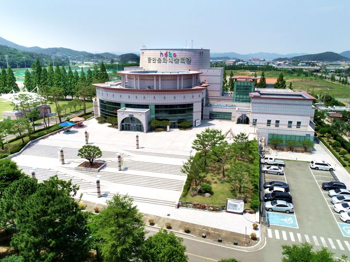 [함안=뉴시스]함안문화예술회관 전경. (사진=함안군 제공) 2026.02.09.photo@newsis.com *재판매 및 DB 금지