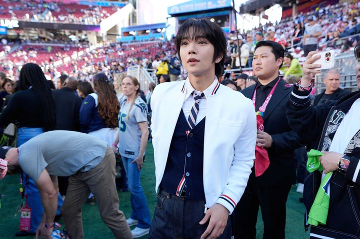 [서울=뉴시스] 세븐틴 조슈아. (사진 = AP Photo/Steve Luciano 제공) 2026.02.09. photo@newsis.com *재판매 및 DB 금지