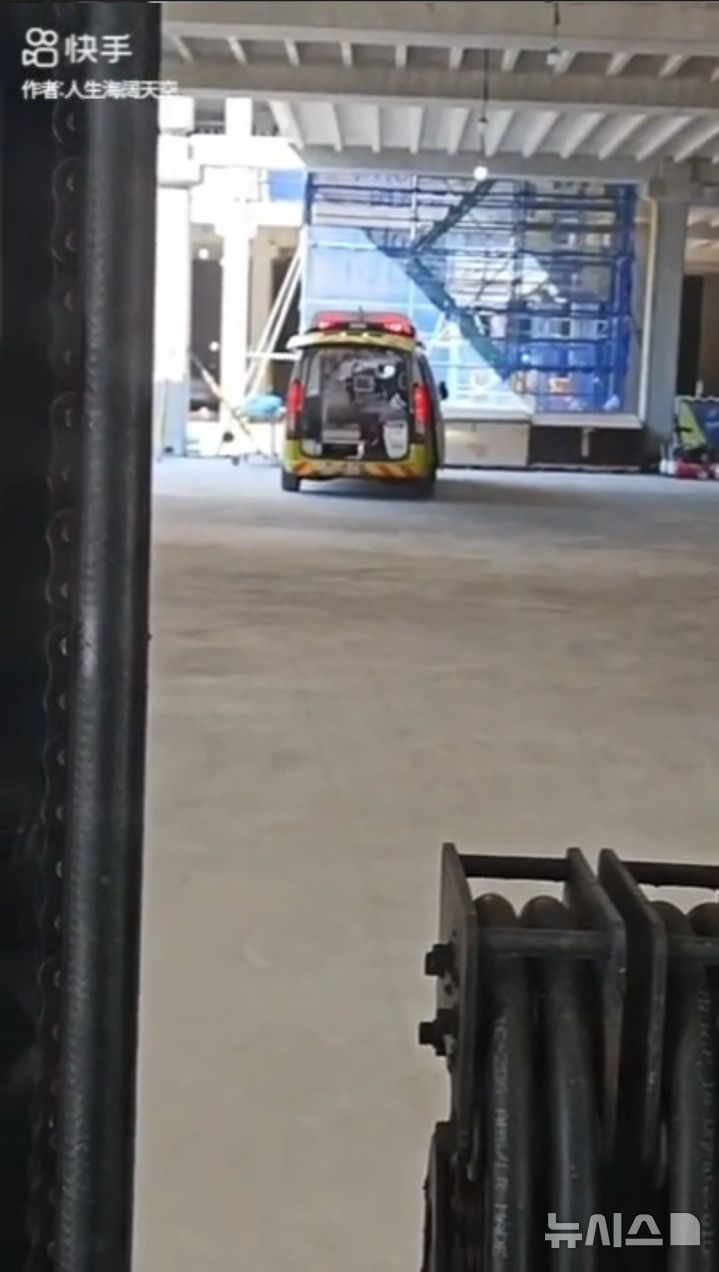 [포항=뉴시스] 안병철 기자 = 한 중국인 근로자가 중국 동영상 플랫폼에 게시한 경북 포항 힐스테이트 더샵 상생공원 공사 현장.(사진=독자 제공) 2026.02.09. photo@newsis.com