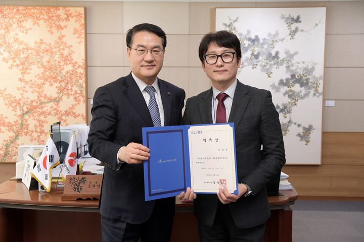 김영문 광주시 문화경제부시장과 박충원 신임 경제정책협력관. (사진=광주시 제공) *재판매 및 DB 금지