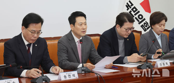 [서울=뉴시스] 김금보 기자 = 장동혁 국민의힘 대표가 9일 오전 서울 여의도 국회에서 열린 최고위원회의에서 발언을 하고 있다. 2026.02.09. kgb@newsis.com