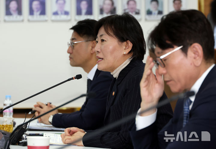 [세종=뉴시스] 강종민 기자 = 송미령 농림축산식품부 장관이 9일 세종시 정부세종청사에서 열린 출입기자 간담회에서 발언하고 있다. 2026.02.09. ppkjm@newsis.com