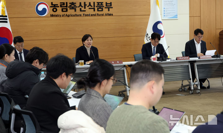 [세종=뉴시스] 강종민 기자 = 송미령 농림축산식품부 장관이 9일 세종시 정부세종청사에서 열린 출입기자 간담회에서 발언하고 있다. 2026.02.09. ppkjm@newsis.com