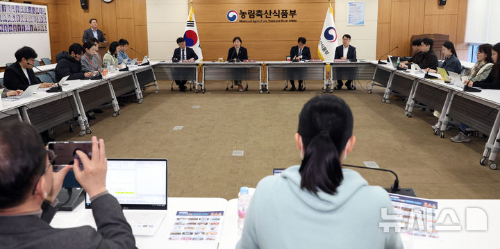 [세종=뉴시스] 강종민 기자 = 송미령 농림축산식품부 장관이 9일 세종시 정부세종청사에서 열린 출입기자 간담회에서 발언하고 있다. 2026.02.09. ppkjm@newsis.com