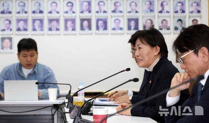 [세종=뉴시스] 강종민 기자 = 송미령 농림축산식품부 장관이 9일 세종시 정부세종청사에서 열린 출입기자 간담회에서 발언하고 있다. 2026.02.09. ppkjm@newsis.com