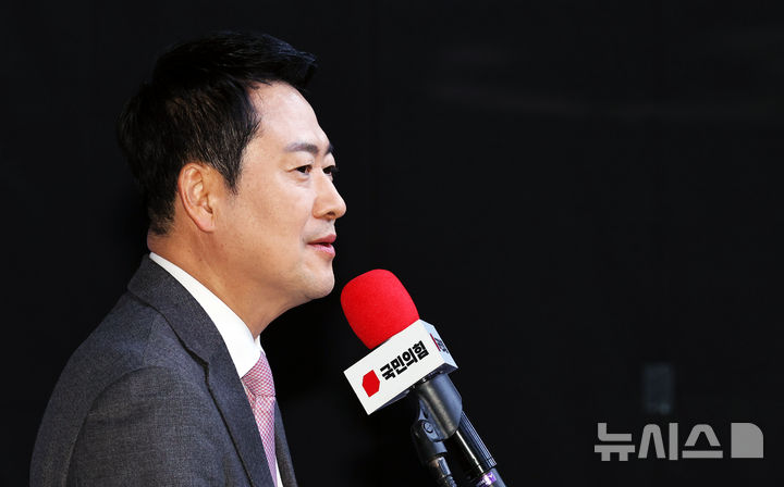 [서울=뉴시스] 최진석 기자 = 장동혁 국민의힘 대표가 지난 9일 서울 강서구 ASSA아트홀에서 열린 국민의힘 여성 정책 공모전 시상식에서 인사말을 하고 있다. 2026.02.09. myjs@newsis.com