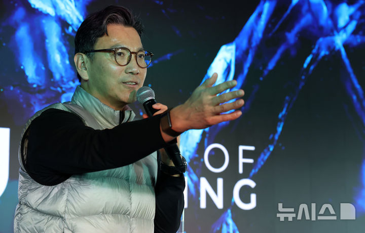 [밀라노=뉴시스] 박주성 기자 = 2026 밀라노·코르티나담페초 동계올림픽 개막 셋째날인 9일(현지 시간) 이탈리아 NH 밀라노 콩그레스 센터에서 김재열 ISU 회장(IOC 집행위원)이 간담회를 하고 있다. 2026.02.09. park7691@newsis.com