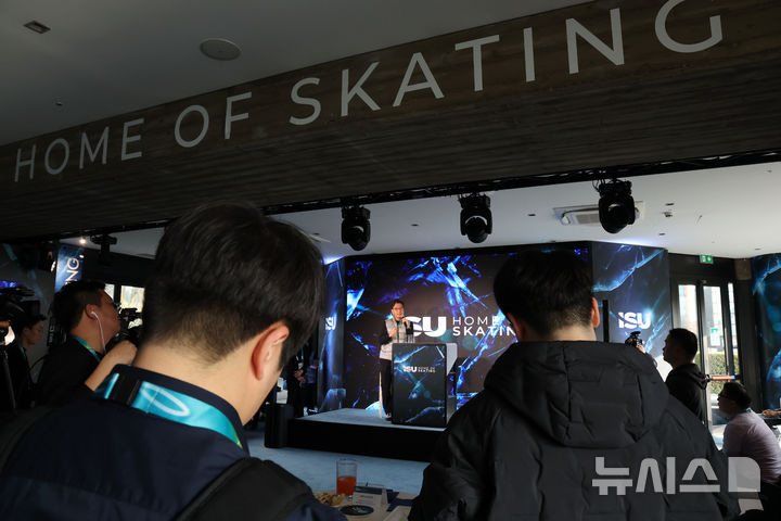 [밀라노=뉴시스] 박주성 기자 = 2026 밀라노·코르티나담페초 동계올림픽 개막 셋째날인 9일(현지 시간) 이탈리아 NH 밀라노 콩그레스 센터에서 김재열 ISU 회장(IOC 집행위원)이 간담회를 하고 있다. 2026.02.09. park7691@newsis.com