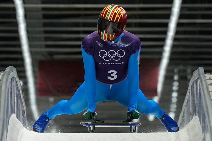 [코르티나담페초=AP/뉴시스] 이탈리아 마티아 가스파리가 10일(현지 시간) 이탈리아 코르티나 슬라이딩 센터에서 2026 밀라노·코르티나담페초 동계올림픽 스켈레톤 훈련을 하고 있다. 2026.02.11.