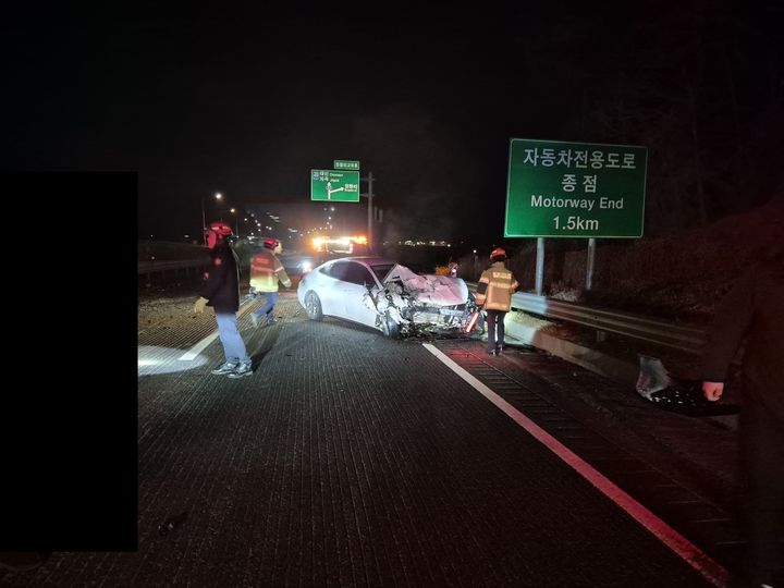 서산서 승용차끼리 정면충돌 '역주행 추정'…3명 부상