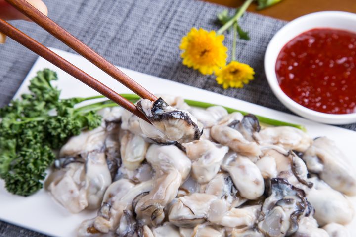 굴 먹고 '복통 신고' 잇따라…"생식대신 가열해서 드세요"