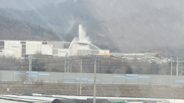 경산서 송유관공사 옥외탱크 저장소 화재…주불 진화(2보)