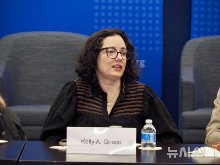 [워싱턴=뉴시스]이윤희 특파원 = 미국 워싱턴DC 싱크탱크인 스팀슨센터의 켈리 그리에코 선임연구원이 9일(현지 시간) 한국 특파원들을 대상으로 열린 미디어 행사에서 발언하고 있다. (사진=워싱턴공동취재단). 2026.02.10.