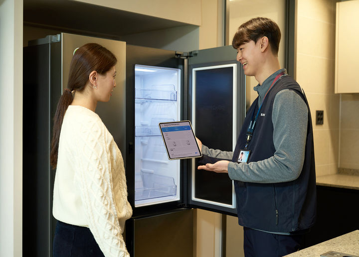 [서울=뉴시스]삼성전자서비스 엔지니어들의 한국에서 가장 존경받는 기업 서비스센터 부문 1위. (사진=삼성전자 서비스센터) photo@newsis.com *재판매 및 DB 금지
