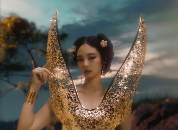 [서울=뉴시스] 그룹 블랙핑크 멤버 제니 노래 '젠'(ZEN) 뮤직비디오 중 한 장면. (사진='젠'(ZEN) 뮤직비디오 캡처) 2026.02.10. photo@newsis.com *재판매 및 DB 금지