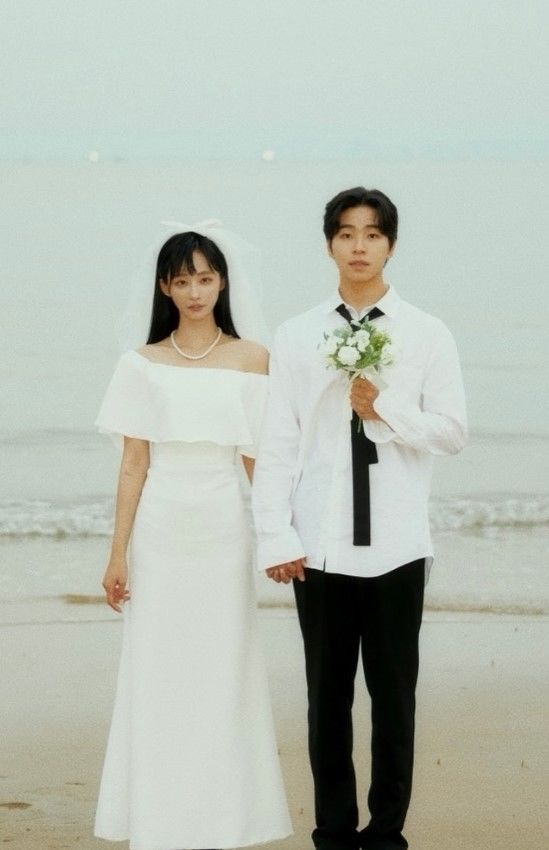 [서울=뉴시스] 가수 솜혜빈(본명 송혜인)이 결혼을 앞두고 예비 신랑인 가수 김예훈과의 웨딩 화보를 공개했다. (사진=인스타그램 캡처) 2026.02.10. photo@newsis.com *재판매 및 DB 금지