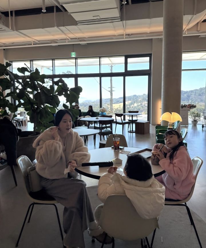 [서울=뉴시스] 방송인 이지혜와 두 딸. (사진=이지혜 인스타그램 캡처) 2026.02.10. photo@newsis.com *재판매 및 DB 금지