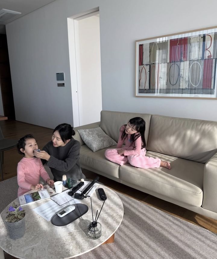 [서울=뉴시스] 방송인 이지혜와 두 딸. (사진=이지혜 인스타그램 캡처) 2026.02.10. photo@newsis.com *재판매 및 DB 금지