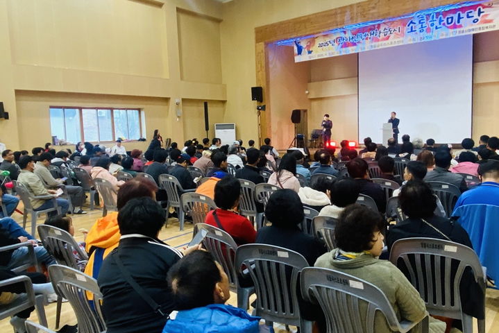 [정읍=뉴시스] 지난해 열렸던 정읍시의 '장애인 평생학습도시 소통한마당' 행사에서 이학수 시장이 인사말을 하고 있다. *재판매 및 DB 금지