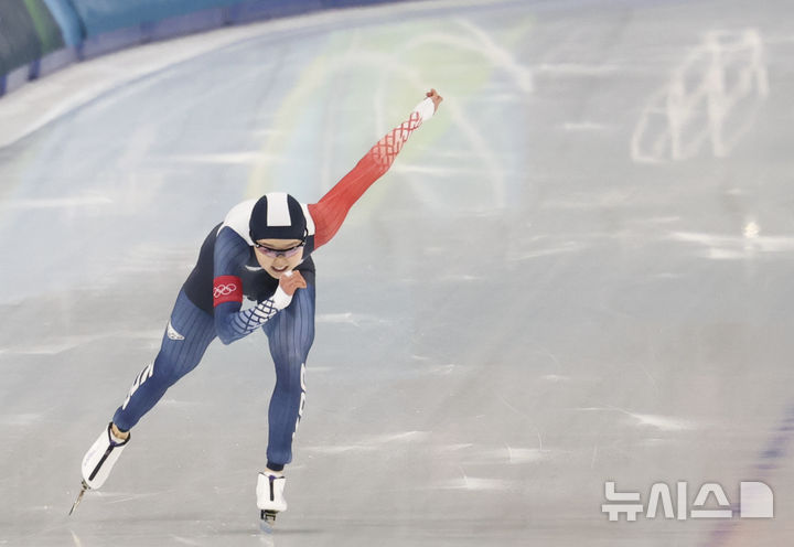[밀라노=뉴시스] 김근수 기자 = 스피드스케이팅 김민선이 9일(현지 시간) 이탈리아 밀라노 스피드스케이팅 아레나에서 열린 2026 밀라노코르티나 담페초 동계올림픽 스피드스케이팅 1000m 여자 경기에서 질주하고 있다. 2026.02.10. ks@newsis.com