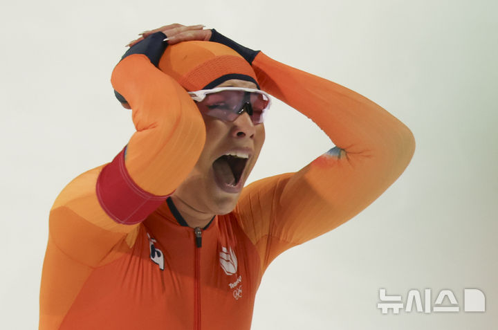 [밀라노=뉴시스] 김근수 기자 = 스피드스케이팅 여자 1000m 금메달리스트 네덜란드 유타 레이르담이 9일(현지 시간) 이탈리아 밀라노 스피드스케이팅 여자 1000m 아레나에서 열린 2026 밀라노•코르티나 담페초 동계올림픽 스피드스케이팅 여자 1000m 경기에서 금메달을 차지한 뒤 기뻐하고 있다. 2026.02.10. ks@newsis.com