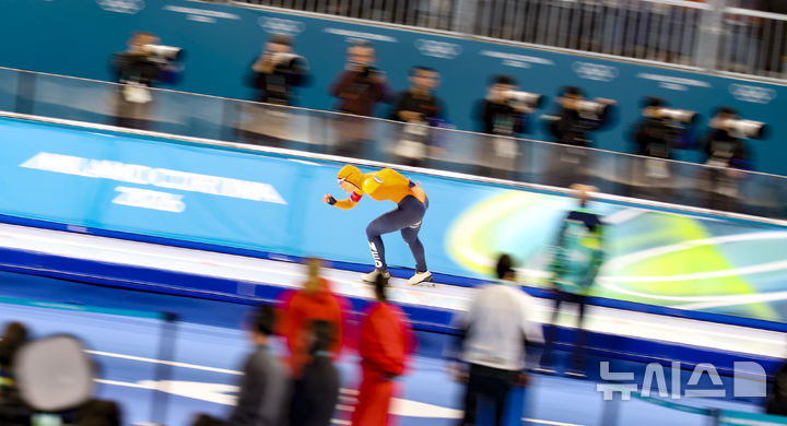 [밀라노=뉴시스] 김근수 기자 = 스피드스케이팅 여자 1000m 금메달리스트 네덜란드 유타 레이르담이 9일(현지 시간) 이탈리아 밀라노 스피드스케이팅 여자 1000m 아레나에서 열린 2026 밀라노•코르티나 담페초 동계올림픽 스피드스케이팅 여자 1000m 경기에서 질주하고 있다. 2026.02.10. ks@newsis.com