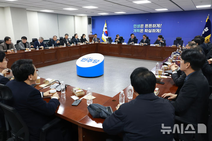 [서울=뉴시스] 고승민 기자 = 정청래 더불어민주당 대표가 10일 서울 여의도 국회에 의원회관에서 열린 재선의원 간담회에서 발언하고 있다. 2026.02.10. kkssmm99@newsis.com