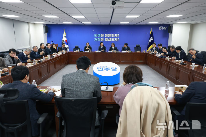 [서울=뉴시스] 고승민 기자 = 정청래 더불어민주당 대표가 10일 서울 여의도 국회에 의원회관에서 열린 재선의원 간담회에서 발언하고 있다. 2026.02.10. kkssmm99@newsis.com