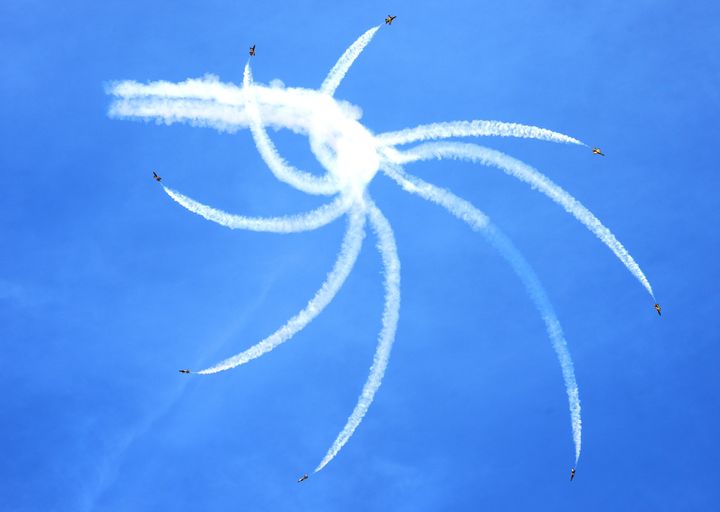 블랙이글스, 중동 하늘에 태극문양 그렸다…사우디서 고난도 비행