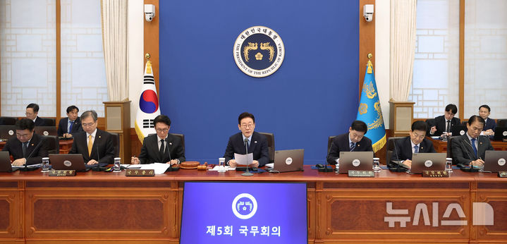 [서울=뉴시스] 최동준 기자 = 이재명 대통령이 10일 청와대에서 열린 국무회의에서 발언하고 있다. (청와대통신사진기자단) 2026.02.10. photocdj@newsis.com