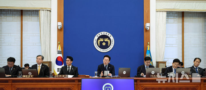 [서울=뉴시스] 최동준 기자 = 이재명 대통령이 10일 청와대에서 열린 국무회의에서 발언하고 있다. (청와대통신사진기자단) 2026.02.10. photocdj@newsis.com