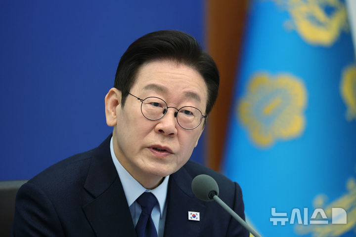 [서울=뉴시스] 최동준 기자 = 이재명 대통령이 10일 청와대에서 열린 국무회의에서 발언하고 있다. (청와대통신사진기자단) 2026.02.10. photocdj@newsis.com