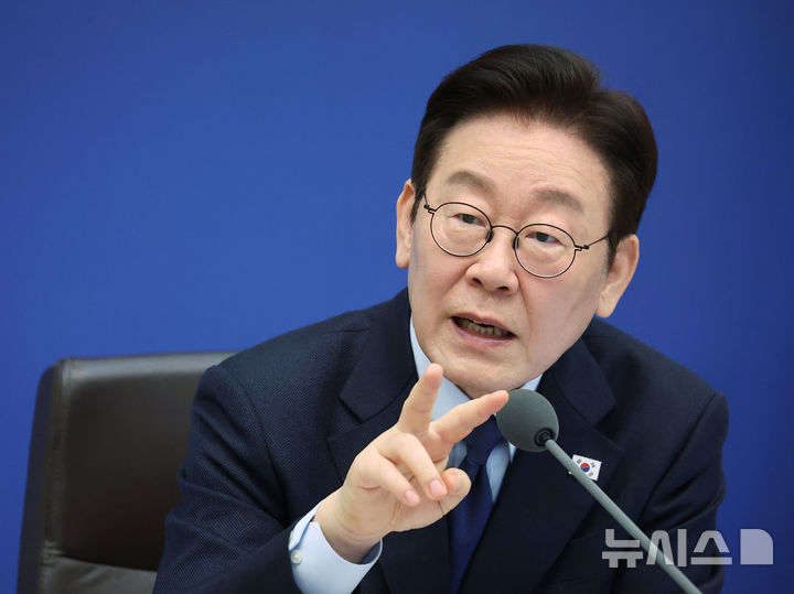 [서울=뉴시스] 최동준 기자 = 이재명 대통령이 10일 청와대에서 열린 국무회의에서 발언하고 있다. (청와대통신사진기자단) 2026.02.10. photocdj@newsis.com