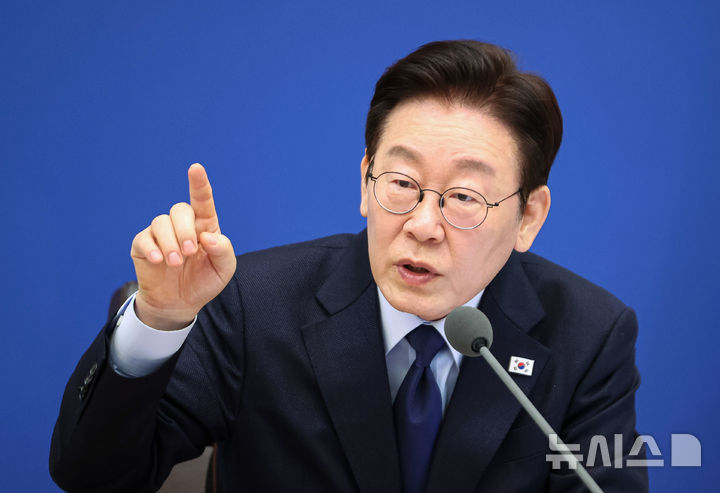 [서울=뉴시스] 최동준 기자 = 이재명 대통령이 10일 청와대에서 열린 국무회의에서 발언하고 있다. (청와대통신사진기자단) 2026.02.10. photocdj@newsis.com