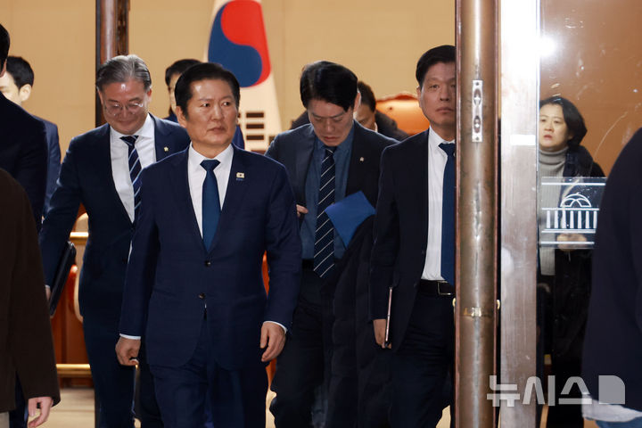 민주 의총서 "혁신당 합당 추진 어렵다" 공감대…당 봉합책 요구도(종합)