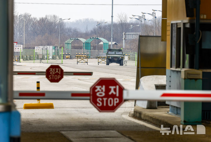 [파주=뉴시스] 정병혁 기자 = 개성공단 전면중단 10주년인 10일 경기 파주시 남북출입사무소가 통제되어 있다. 2026.02.10. jhope@newsis.com