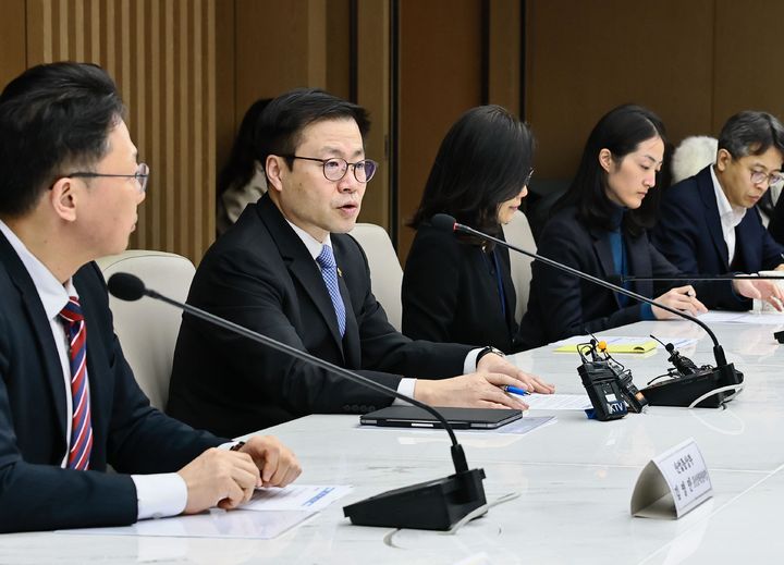 [서울=뉴시스] 여한구 산업통상부 통상교섭본부장이 10일 오후 서울 중구 대한상공회의소에서 열린 제54차 통상추진위원회에 참석해 발언하고 있다. (사진=산업통상부 제공) 2026.02.10. photo@newsis.com *재판매 및 DB 금지