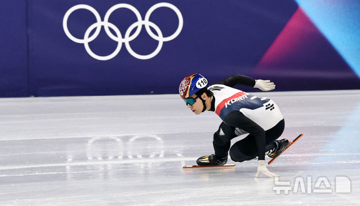 [밀라노=뉴시스] 김근수 기자 = 쇼트트랙 황대헌이 10일(현지 시간) 이탈리아 밀라노 아이스스케이팅 아레나에서 열린 2026 밀라노·코르티나 담페초 동계올림픽 쇼트트랙 남자 1000m 예선경기에서 역주하고 있다. 2026.02.10. ks@newsis.com