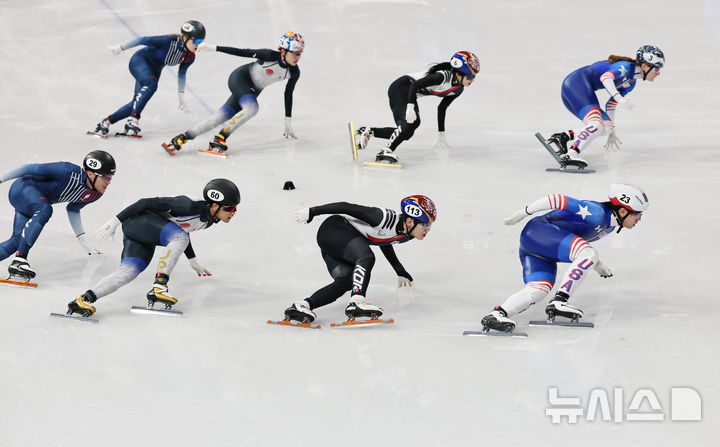 [밀라노=뉴시스] 김근수 기자 = 쇼트트랙 임종언이 10일(현지 시간) 이탈리아 밀라노 아이스스케이팅 아레나에서 열린 2026 밀라노·코르티나 담페초 동계올림픽 쇼트트랙 혼성계주 준준결승에서 역주하고 있다. 2026.02.10. ks@newsis.com