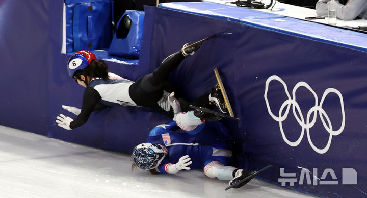 [밀라노=뉴시스] 박주성 기자 = 쇼트트랙 김길리가 10일(현지 시간) 이탈리아 밀라노 아이스스케이팅 아레나에서 열린 2026 밀라노·코르티나 담페초 동계올림픽 혼성계주에서 역주하고 있다. 2026.02.10. park7691@newsis.com