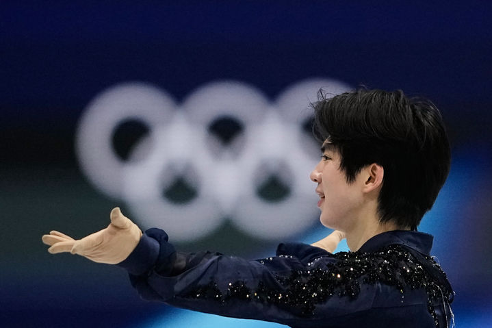 [밀라노=AP/뉴시스] 차준환이 10일(현지 시간) 이탈리아 밀라노 아이스스케이팅 아레나에서 열린 2026 밀라노·코르티나담페초 동계올림픽 피겨스케이팅 남자 싱글 쇼트프로그램에서 연기를 마친 뒤 인사하고 있다. 2026.02.10.