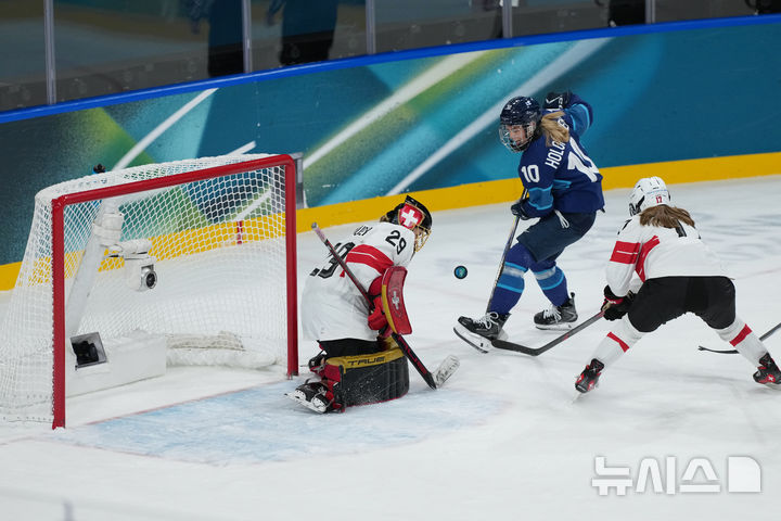 [밀라노=AP/뉴시스] 핀란드 여자 아이스하키의 엘리사 홀로파이넨. 2026.02.10.