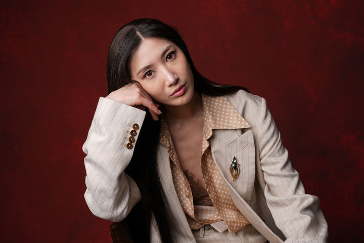 [베벌리힐스=AP/뉴시스] 이재(EJAE)가 10일(현지 시간) 미 캘리포니아주 베벌리힐스 베벌리 힐튼에서 열린 제98회 아카데미 시상식 오스카상 후보 초청 오찬에 참석해 프로필 사진을 찍고 있다. '케이팝 데몬 헌터스'(케데헌)의 OST '골든'은 오는 3월 열리는 제98회 아카데미 시상식 주제가 부문 후보에 올라있다. 2026.02.11.