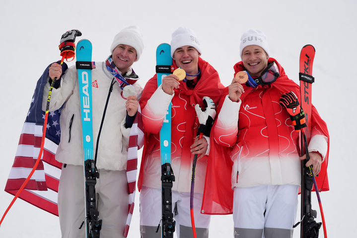 [보르미오=AP/뉴시스]밀라노 동계올림픽 첫 3관왕 폰 알멘(가운데). 2026.02.11.