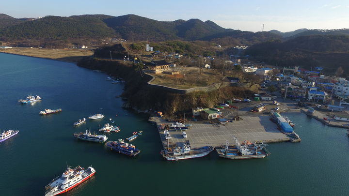 [보령=뉴시스] 보령 오천항 및 충청수영성 전경. (사진=보령시청 제공) 2026.2.14. photo@newsis.com *재판매 및 DB 금지